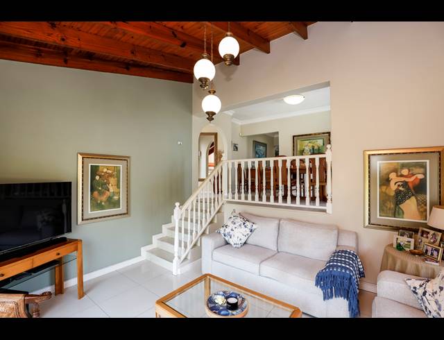 4 BEDROOM HOUSE FOR SALE IN LA LUCIA